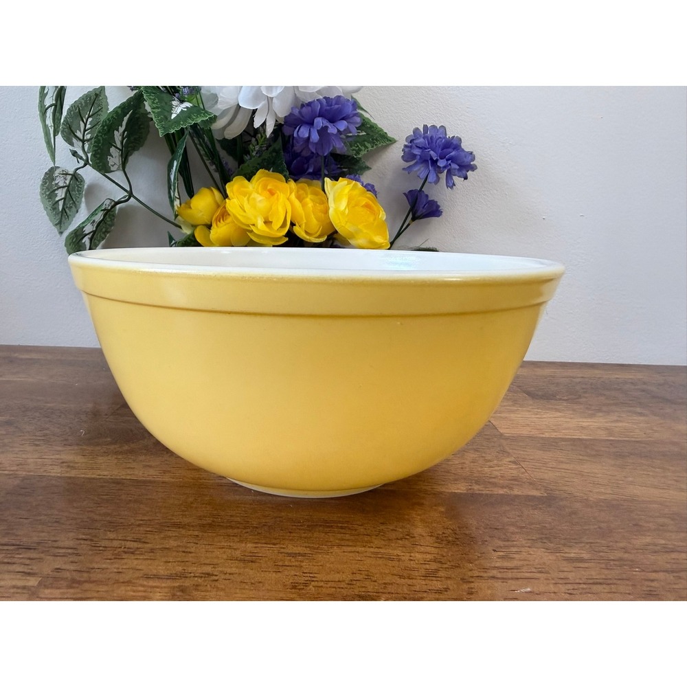Vintage Pyrex Yellow 403 Mixing Bowl 2.5 Quart 80 oz MCM USA Kitchen Bakeware